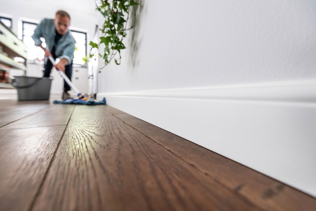 SOCKELLEISTE ESPUMO WEISS ESP301 2,4m