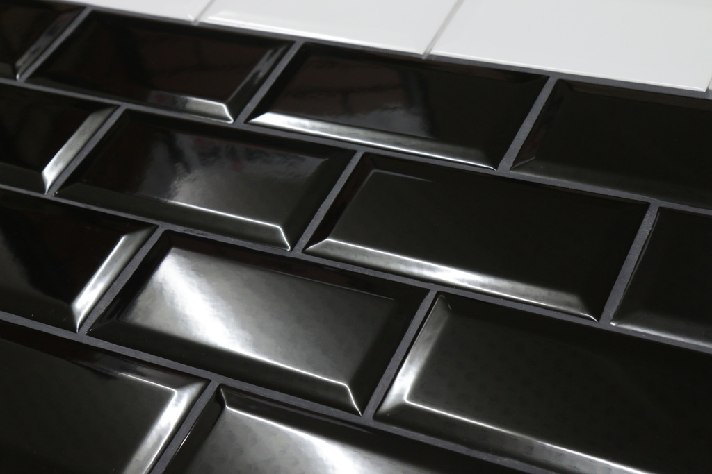 METRO Fliese 7,5x15cm Abgeschrägt Black Gänzend